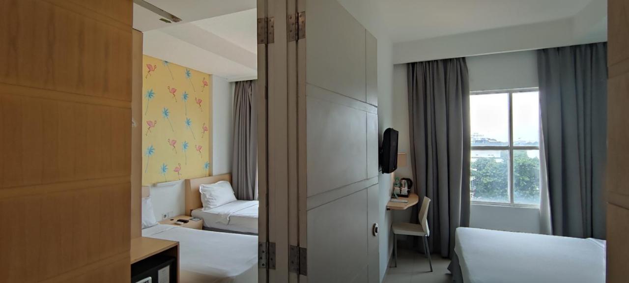 Liberta Hotel Kemang Джакарта Екстериор снимка