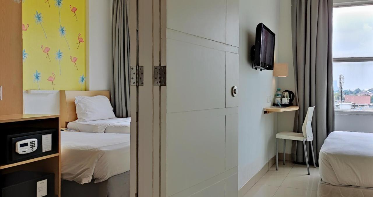 Liberta Hotel Kemang Джакарта Екстериор снимка
