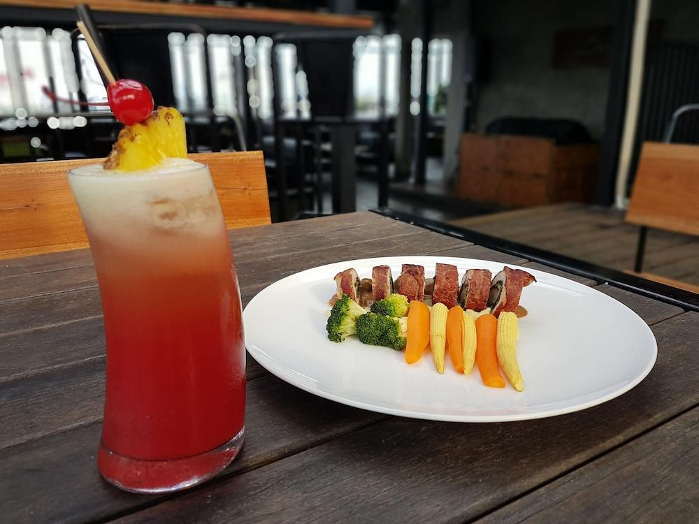 Liberta Hotel Kemang Джакарта Екстериор снимка