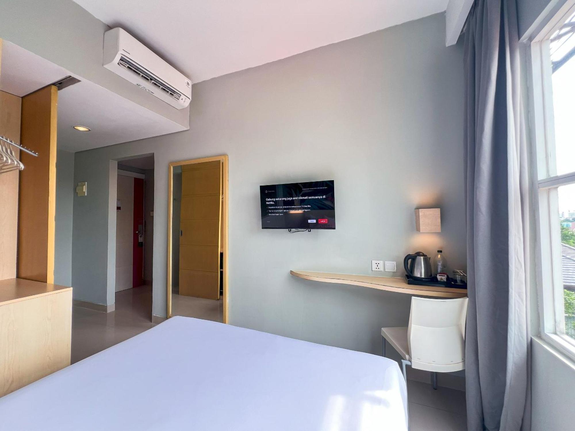 Liberta Hotel Kemang Джакарта Екстериор снимка