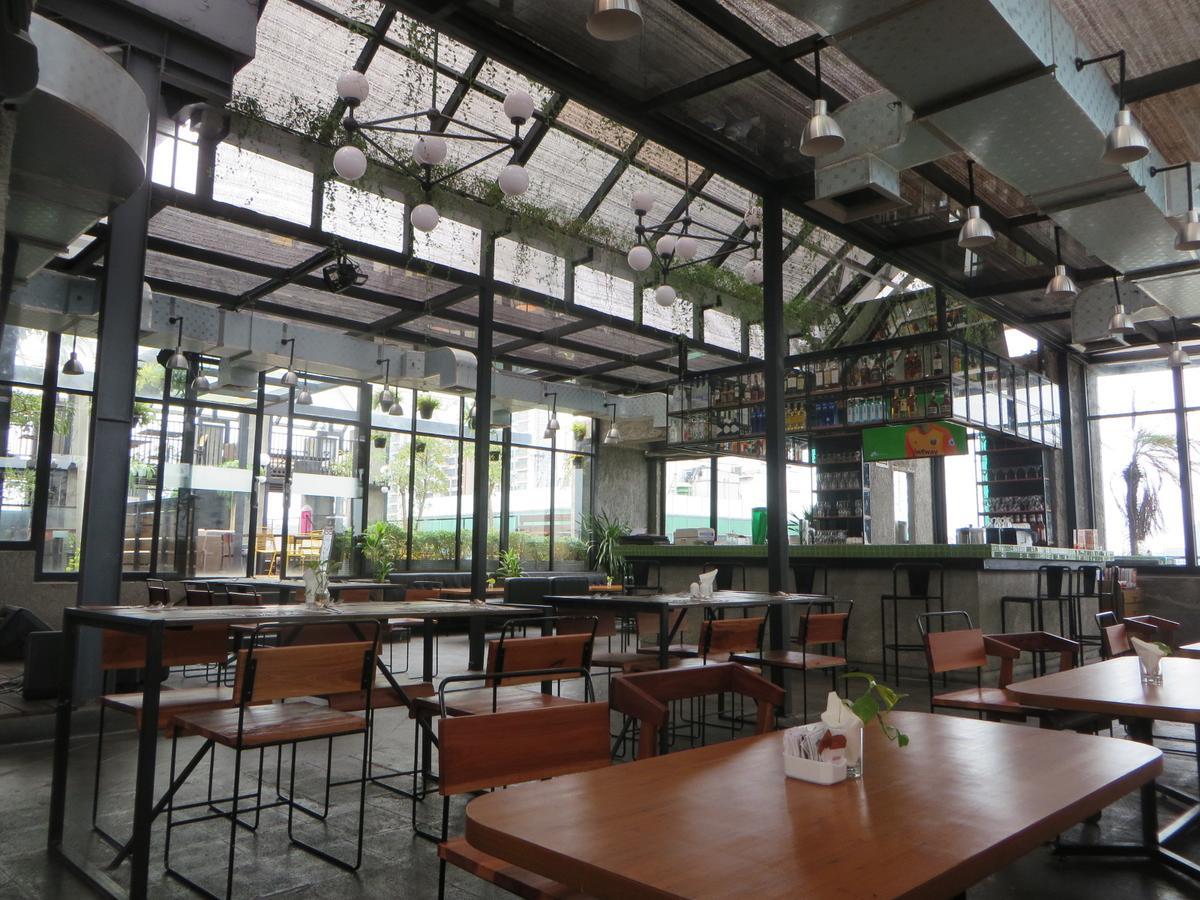 Liberta Hotel Kemang Джакарта Екстериор снимка