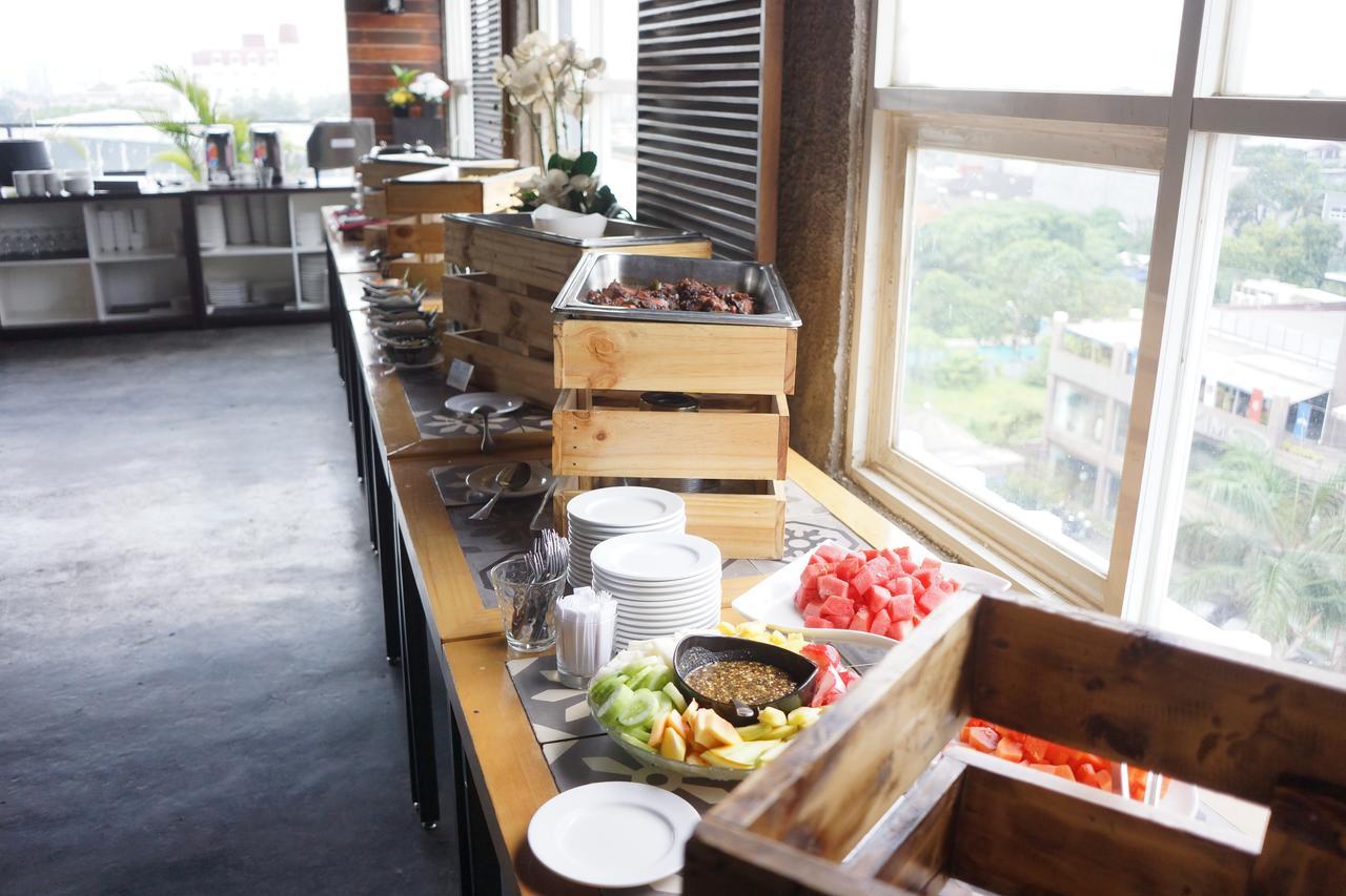 Liberta Hotel Kemang Джакарта Екстериор снимка