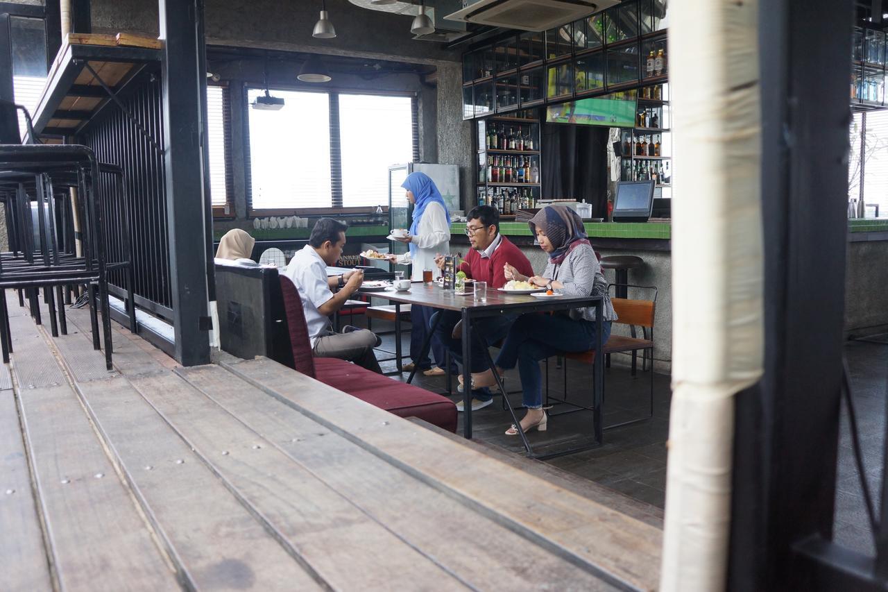Liberta Hotel Kemang Джакарта Екстериор снимка
