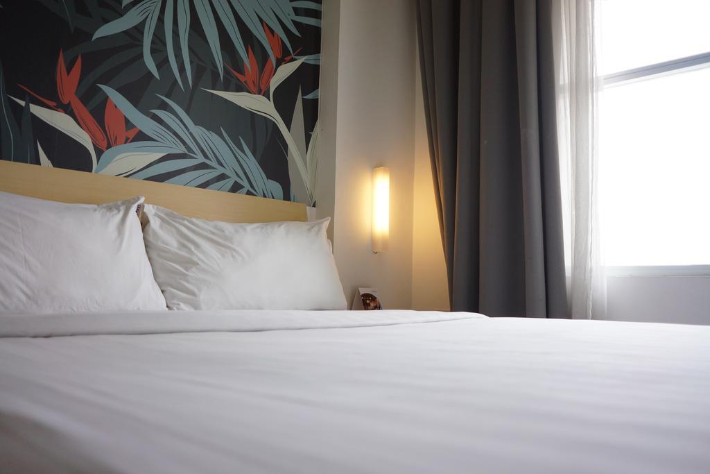 Liberta Hotel Kemang Джакарта Екстериор снимка