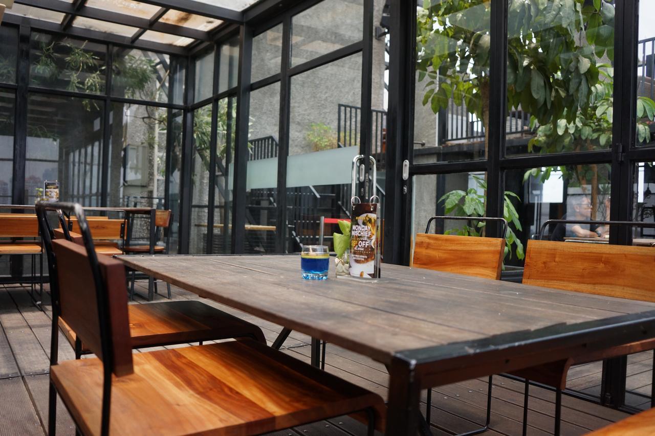 Liberta Hotel Kemang Джакарта Екстериор снимка
