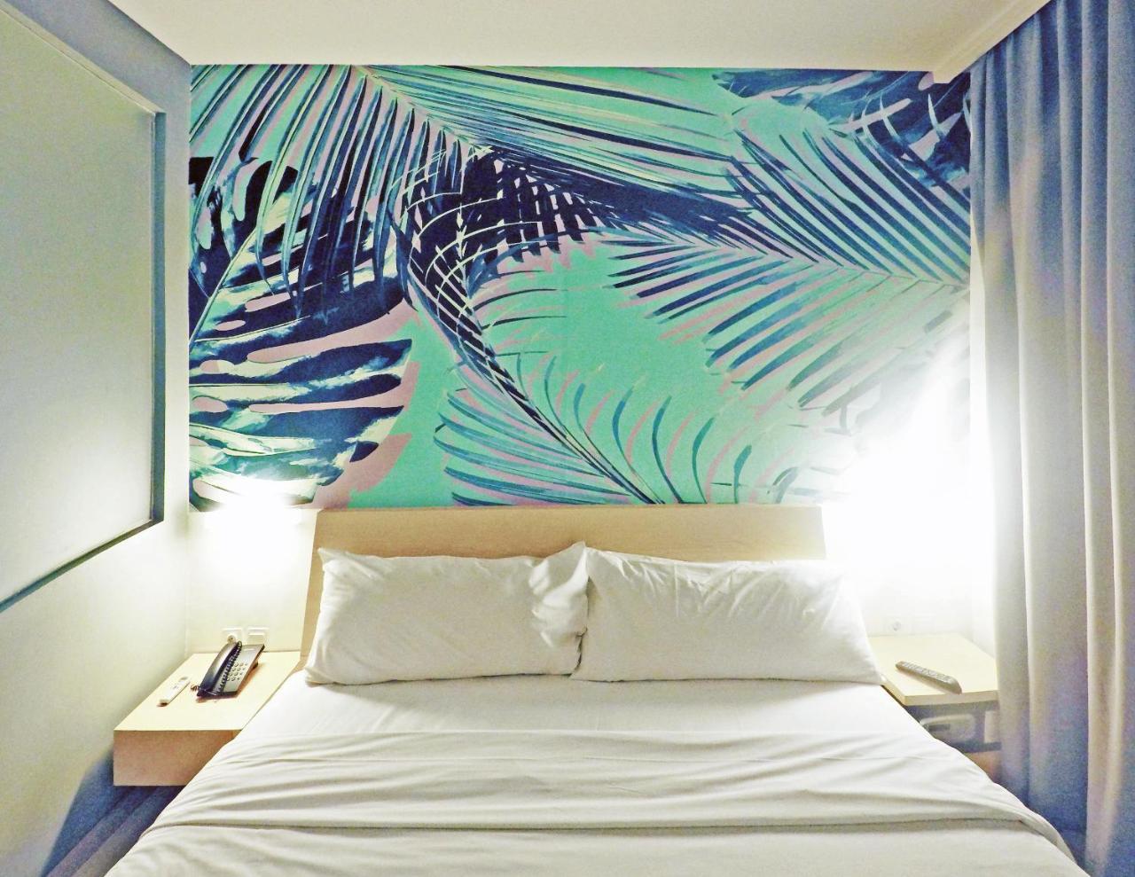 Liberta Hotel Kemang Джакарта Екстериор снимка