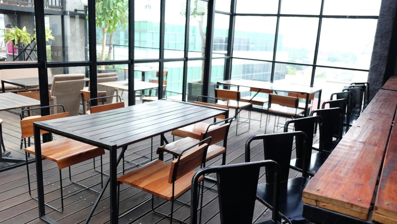 Liberta Hotel Kemang Джакарта Екстериор снимка